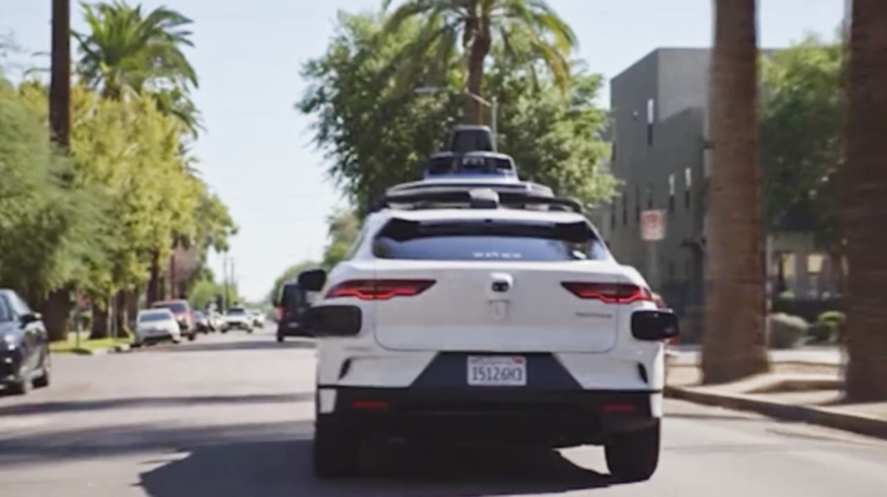 Waymo vuelve a operar en San Antonio tras incidente donde uno de sus vehículos fue arrastrado por la corriente