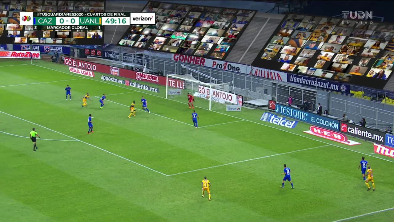 ¡TIRO ATAJADO! disparo por Javier Aquino.