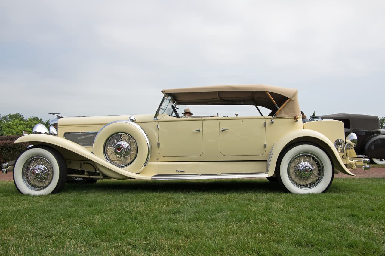 <b>Puesto 6</b>
<br>
<br>
<b>Un auto Duesenberg SJ Speedster 1933: 2,600,000 dólares. </b>
<br>
<br>Hoy en día los expertos creen que solo quedan cinco de estos autos, que se comenzaron a fabricar en 1927. 
<br>
<br>Al ser subastado en ebay recibió esta única oferta.
<br>