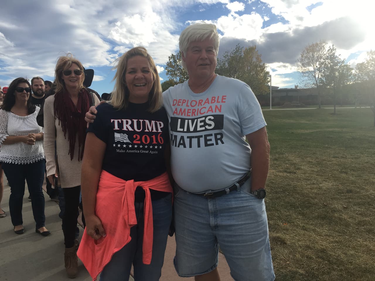 Ray Kuchler, partidario de Donald Trump en Loveland, Colorado, pide googlear a Hillary Clinton para darse cuenta de todos los escándalos en los que está envuelta.
