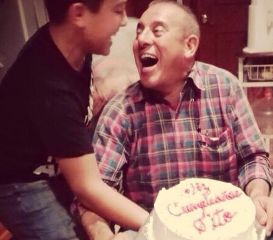 De acuerdo con una reseña del diario mexicano
<b> </b>La Razón, ese día 
<b><a href="https://www.razon.com.mx/virales/padre-de-fatima-molina-actriz-de-narcos-y-diablero-mata-a-su-madre/" target="_blank">el padre de la actriz secuestró, encadenó, torturó </a></b>y luego asesinó a su esposa. 
<br>