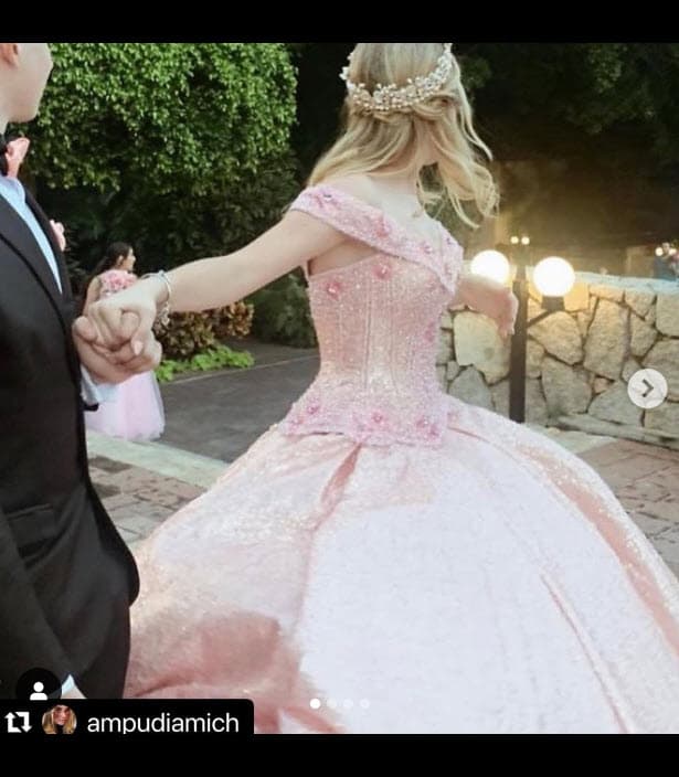 Según TVNotas, fueron 150 invitados a la fiesta en la que 'Michellita' lució feliz.
<br>