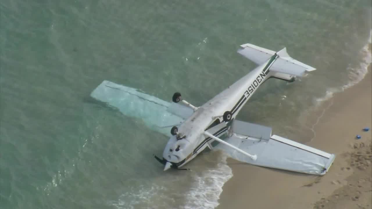 Avioneta se accidenta en la playa del parque Haulover