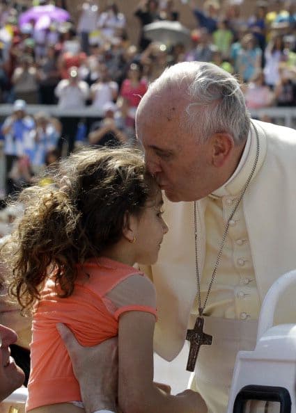 Fiel a su costumbre, el papa Francisco llevó gestos de cariño a los niños de Tierra Santa. Repasa con nosotros los mejores momentos de este viaje del pontífice.