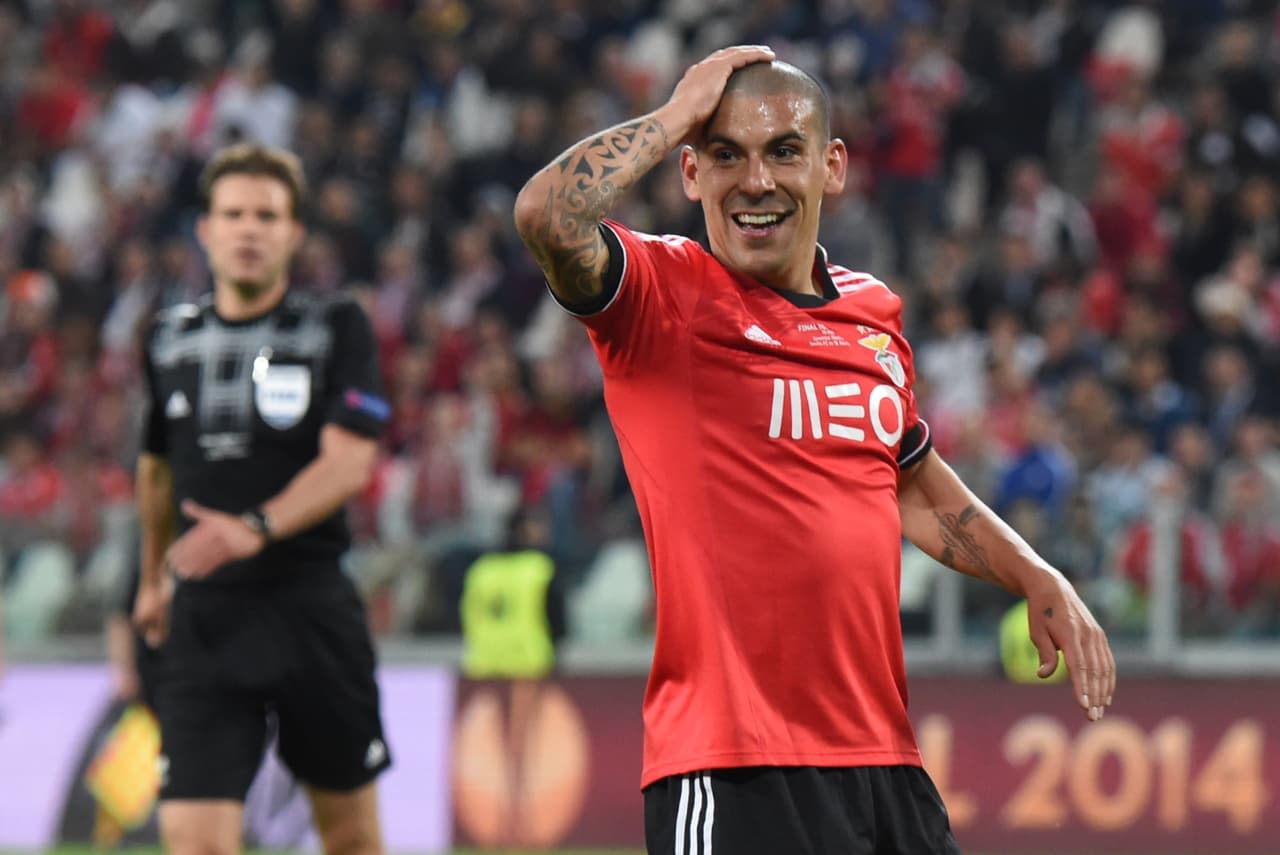 El Oporto confirma la contratación del uruguayo Maxi Pereira, que llega del Benfica