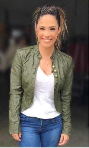 ¡Karla nos sorprende día a día con su fabuloso look! (8 de enero, 2016).