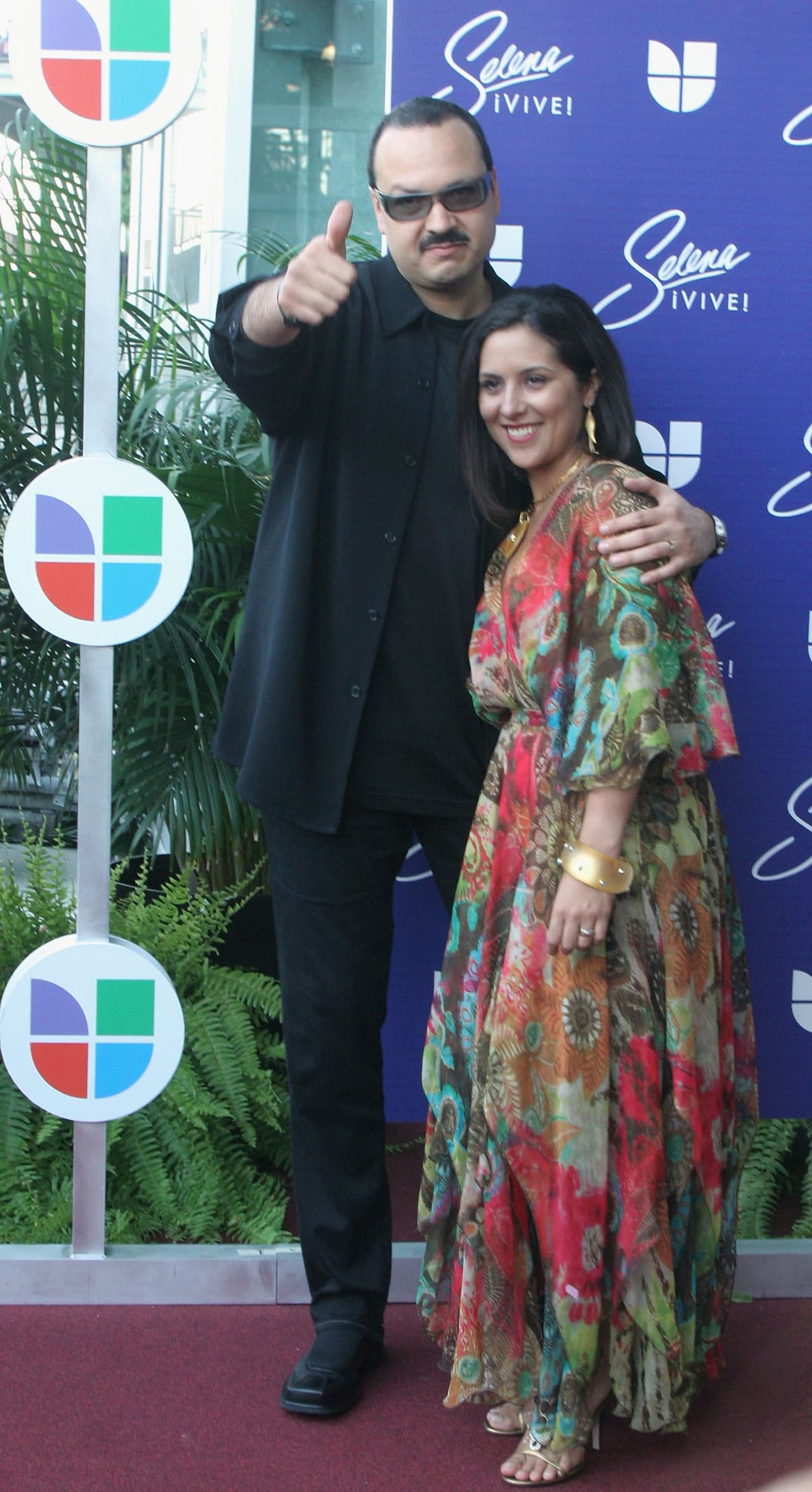 Pepe Aguilar y Aneliz Álvarez-Álcala se conocieron durante la grabación de un video musical de Antonio Aguilar Jr., luego se casaron y tuvieron tres hijos en común, mientas que el mayor, José Emiliano, nació producto de su matrimonio con Carmen Treviño.