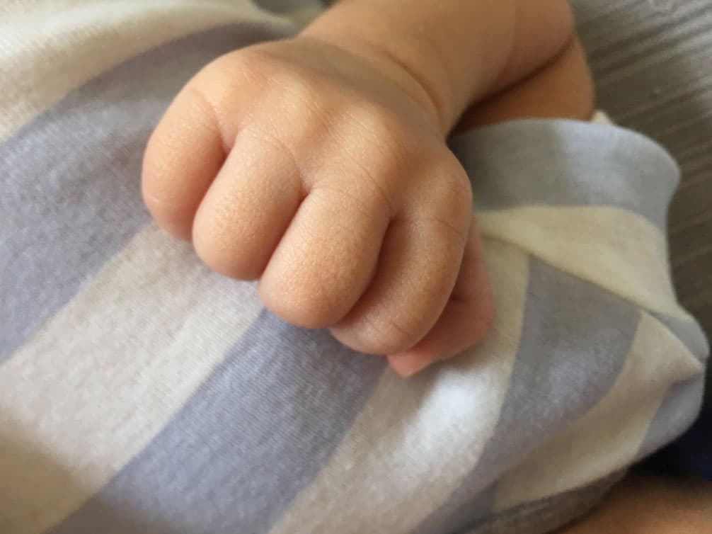 Desde que Marcelo nació 
<b><a href="http://www.univision.com/temas/michelle-renaud">Michelle Renaud</a></b> compartió imágenes en las redes sociales, pero sin mostrar el rostro porque vendió la exclusiva a la revista ¡HOLA México!