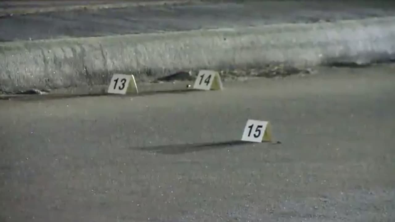 Una mujer adulta con su hija y dos adolescentes viajaban en un automóvil por la calle Wheatley dirección sur.