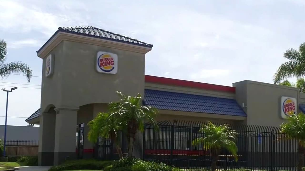 En 1 minuto Noticias de Negocios en N+ Univision: Burger King lanza chatbot de IA para capacitar empleados