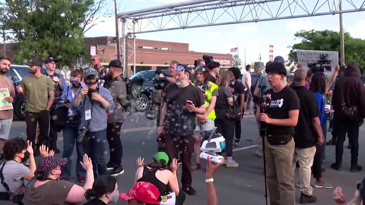 Policía estatal llega a zona de manifestaciones frente a Delaney Hall; se cumple una semana de protestas en Newark