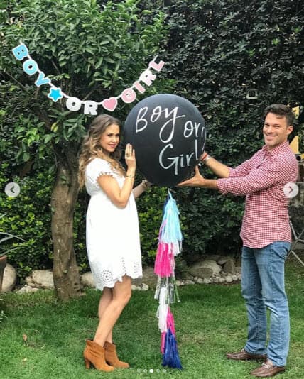 Con una serie de fotografías, la actriz mostró la emoción vivida por ella y su esposo cuando descubrieron que se trataba de una niña.