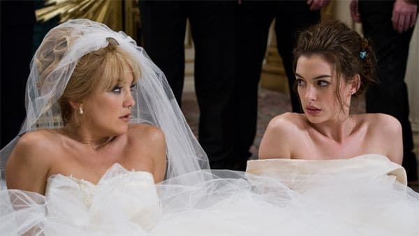 La suegra arruinó su vestido de novia.