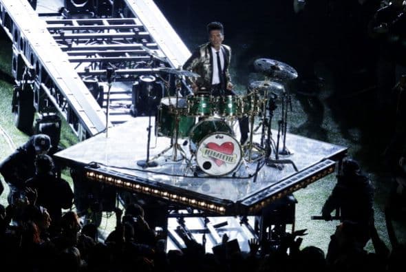 Este año, Bruno Mars fue el encargado de hacer vibrar a los asistentes al estadio y a los millones de televidentes.