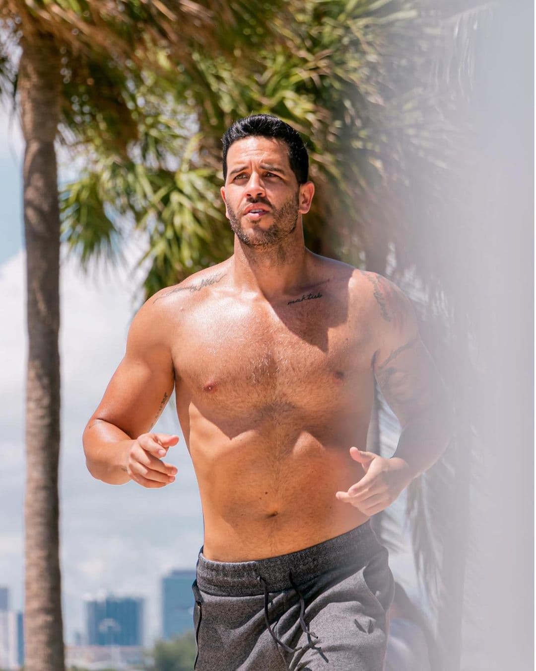 En días pasados, el chef nos mostró lo duro que ha estado entrenando, para encontrarse en la mejor forma física posible.