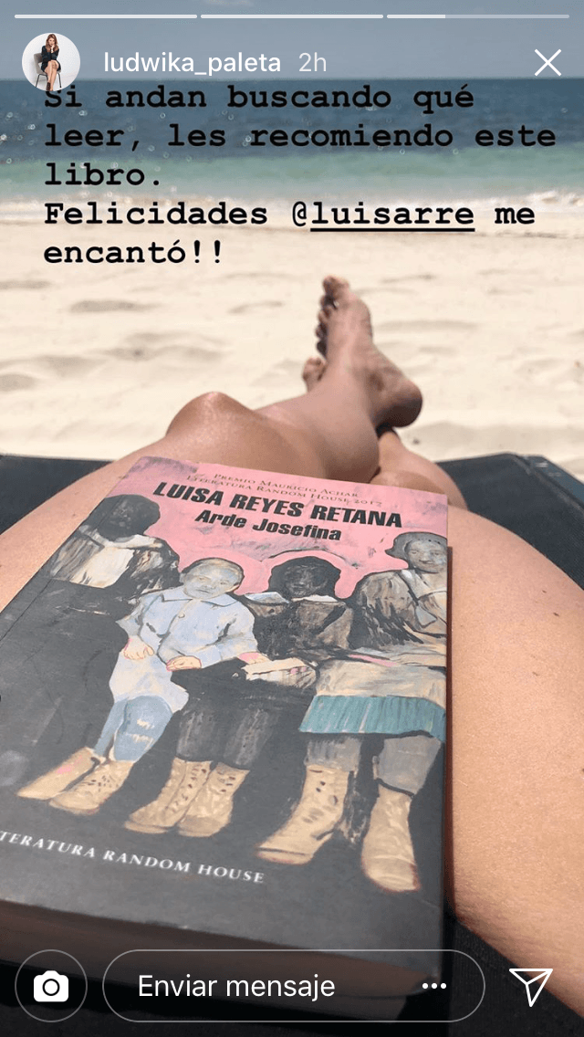 Lleva dos meses presentando la obra en la Ciudad de México así que se tomó un tiempo para relajarse y, de paso, recomendar un libro a sus seguidores.