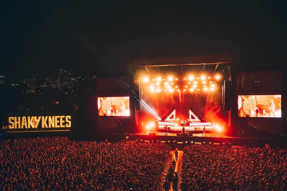 <b><a href="https://www.shakykneesfestival.com/">Shaky Knees Music Festival (29 y 30 de abril)</a></b>: Uno de los festivales de música más grandes de la ciudad, contará con artistas como Green Day, Billy Idol y Nine Inch Nails, entre los músicos destacados.