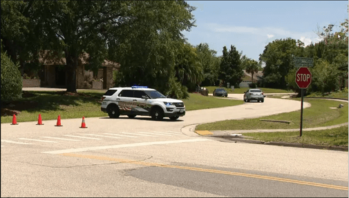 Las autoridades cerraron el vecindario mientras las fuerzas del orden pasaban varias horas tratando de ponerse en contacto con el sospechoso.
<br>