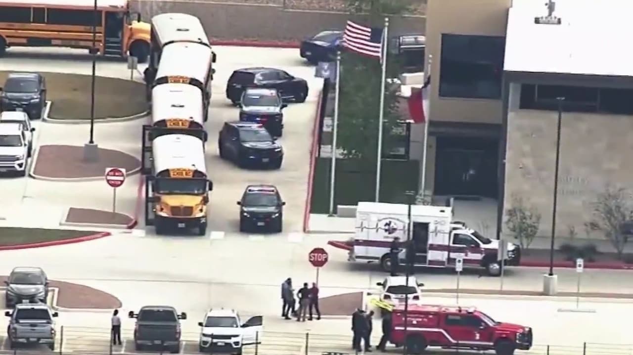 Tragedia escolar en Texas: Estudiante de 15 años disparó en contra de su profesora y luego se quitó la vida