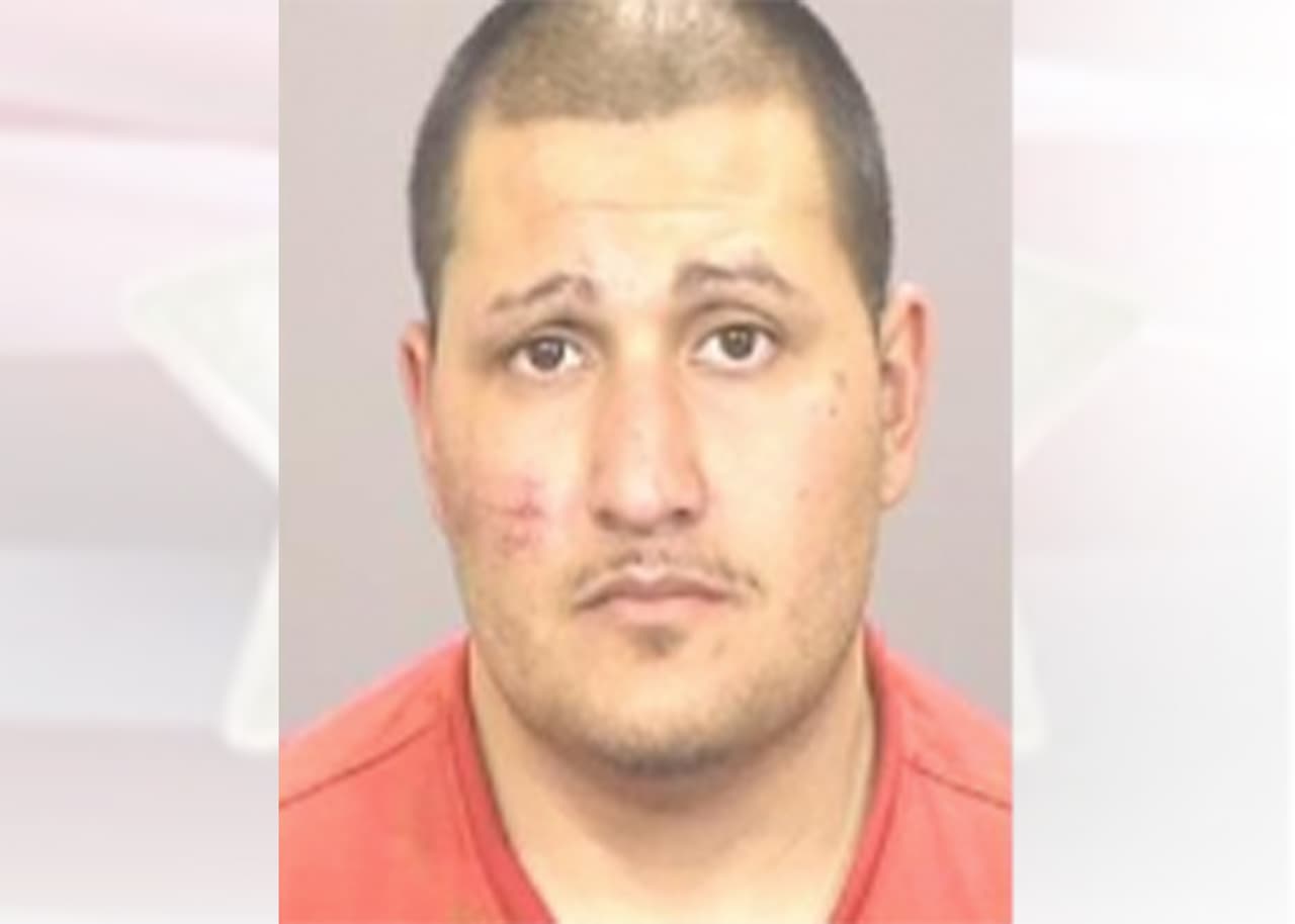 Nombre: Víctor Mireles
<br>Fecha de Nacimiento: 8/26/1988
<br>Orden de arresto: #19034063