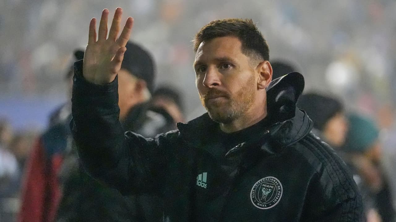 <b>Lionel Messi, considerado el mejor jugador del planeta con unos 43 títulos en su historial</b>, regresó al norte del estado de la Estrella Solitaria junto a su equipo, el Inter Miami C.F., para enfrentar durante 90 minutos al club anfitrión, el F.C. Dallas. Con el pitazo final, 
<b>el marcador fue de un gol a cero en contra del “Messi-team”</b>, frente a 32,211 fanáticos, que representan 
<b>menos del 35% de la capacidad del Cotton Bowl</b>, una de las sedes de la Copa del Mundo de 1994.