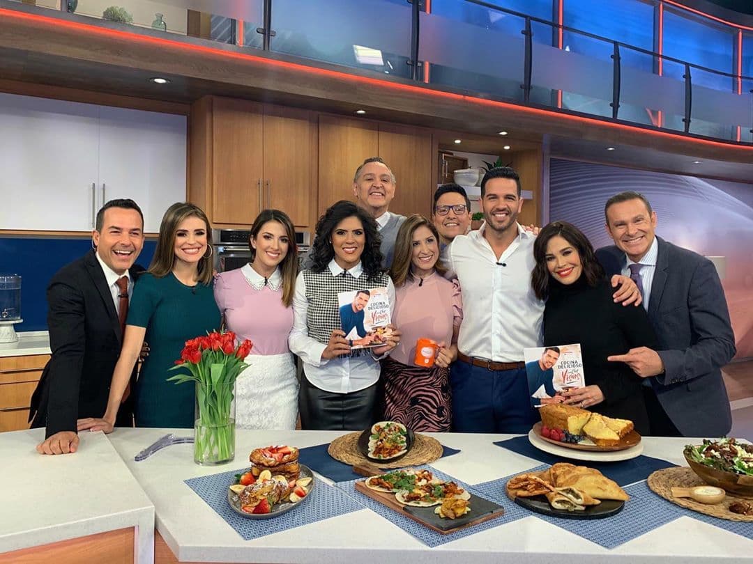 Aquí toda la familia de Despierta América celebrando el gran paso de Yisus y deseándole toda la suerte del mundo.