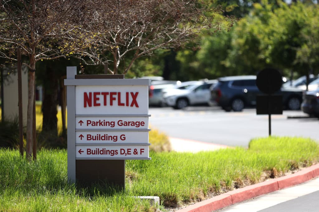 Lo mismo ocurre con 
<b>Netflix</b>, el gigante del entretenimiento, que se sitúa también entre las 25 que mejor pagan a su trabajador medio.