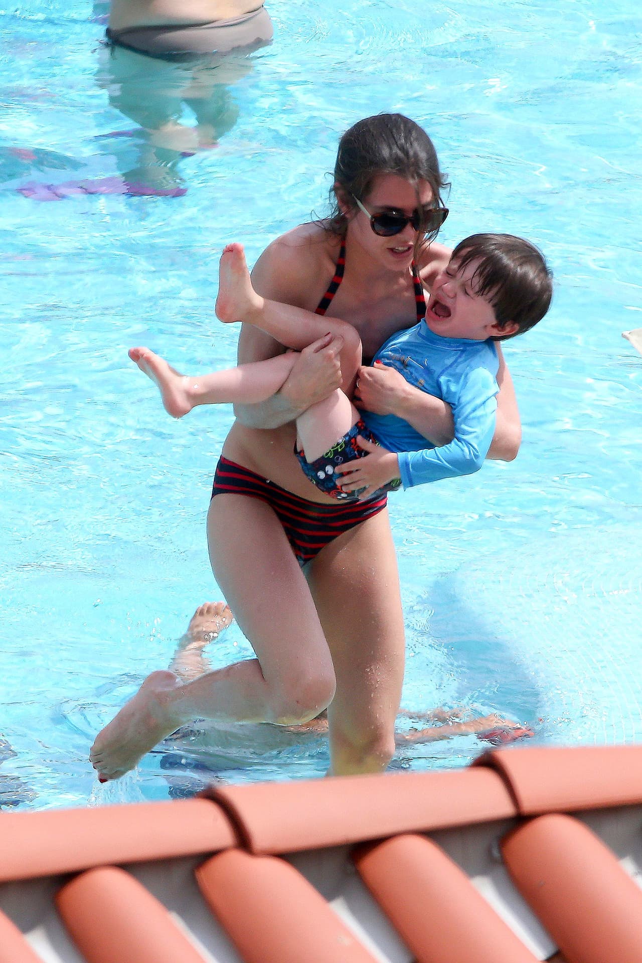 Al parecer a Raphaël no le resultó tan divertido como a su mami.