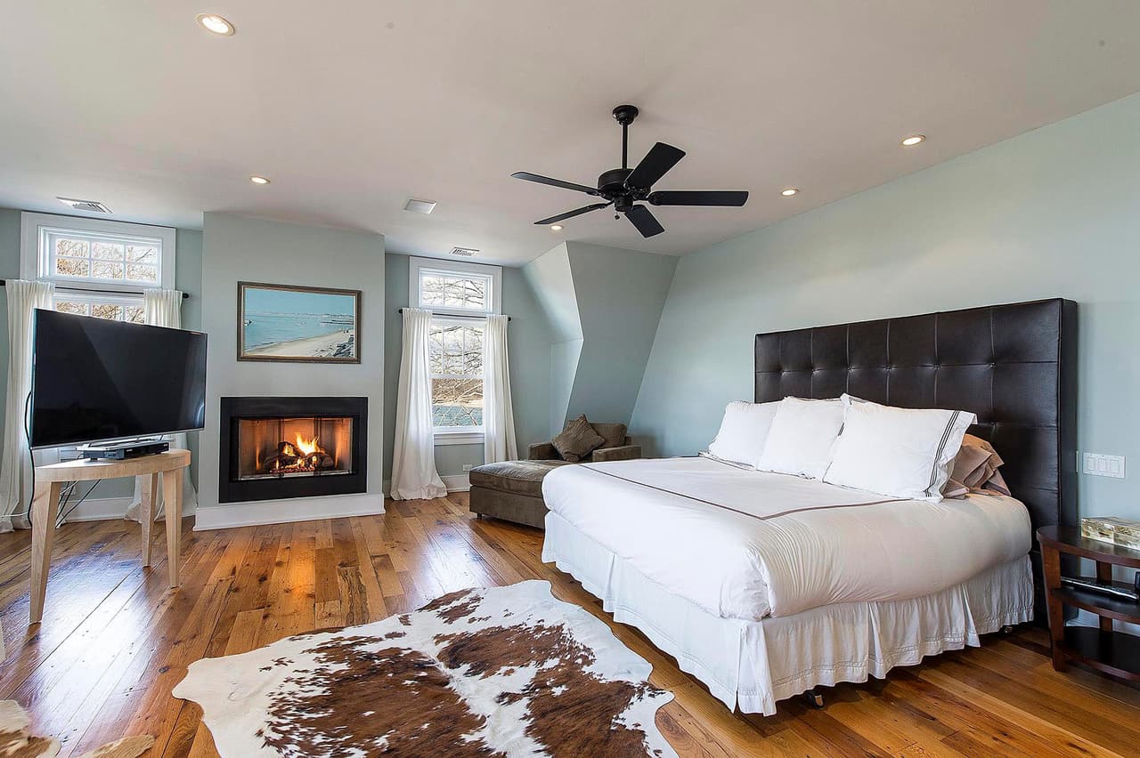 Según el diario neoyorquino,
<b><a href="https://www.univision.com/famosos/khloe-y-kourtney-kardashian-se-divierten-en-un-carrusel-fotos#ffbd31460001" target="_blank">Khloé y Kourtney Kardashian</a></b> la alquilaron en el año 2014.
<br>