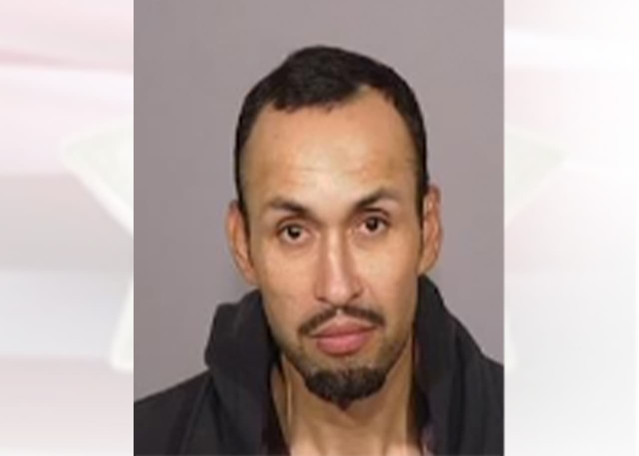 Nombre: Isaac Corona
<br>Fecha de Nacimiento: 6/22/1975
<br>Orden de arresto: #20001315