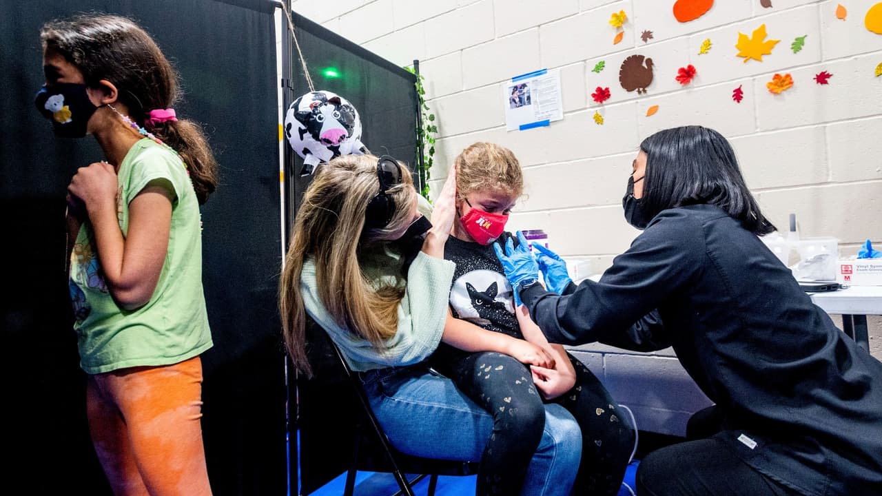 “Es inaceptable y negligente”: 14 niños en el este de la Bahía reciben dosis incorrecta de la vacuna contra el covid-19