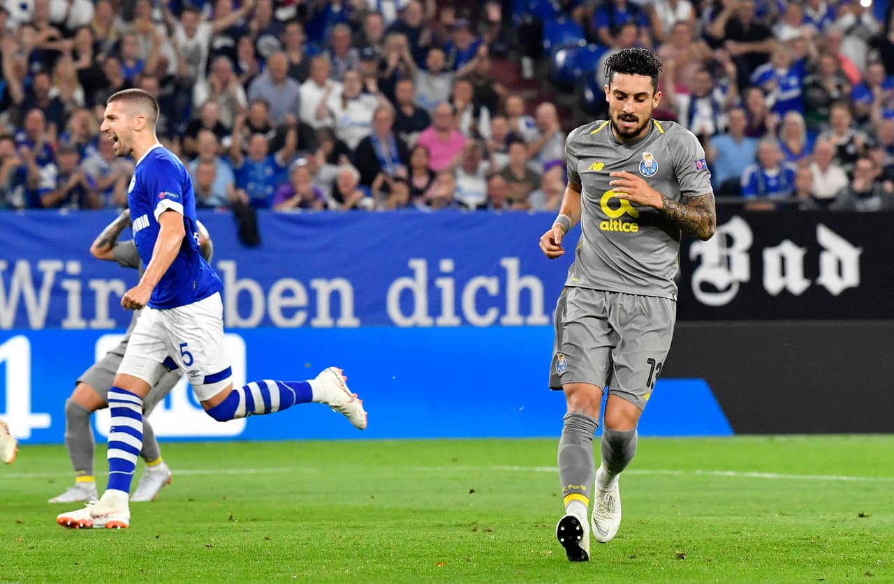 La mejor oportunidad de gol del partido se le escapaba a los portugueses.