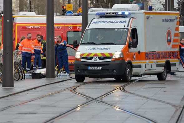 Los servicios de emergencia también se movilizaron a Port de Vincennes.  
