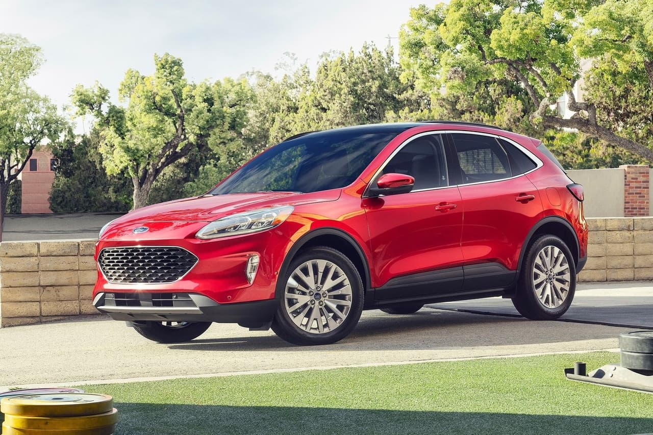 <h3 class="cms-H3-H3"><b>22. Ford Escape</b></h3>
<br>
<br>145,415 unidades vendidas durante 2021.
<br>
<br>Comparado al 2020, las ventas de la Ford Escape cayeron un 15%. Esto podría deberse a la llegada de la Bronco Sport, un modelo que sin duda tiene más estilo y ofrece un manejo más emocionante. La Bronco Sport registró 108,169 unidades vendidas durante el año pasado.
<br>