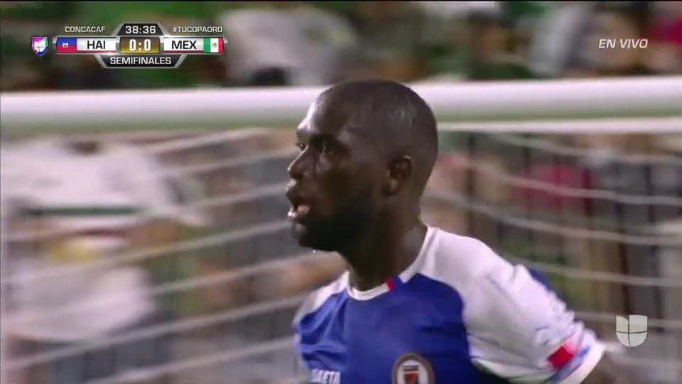 Tiro desviado de Carlens Arcus