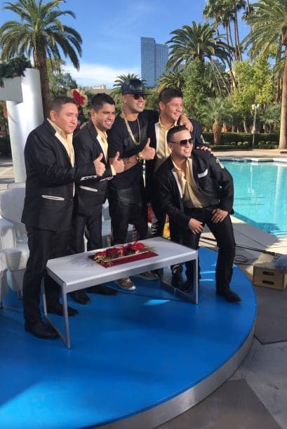 Y a su vez Wisin se tomó foto con La Arrolladora.