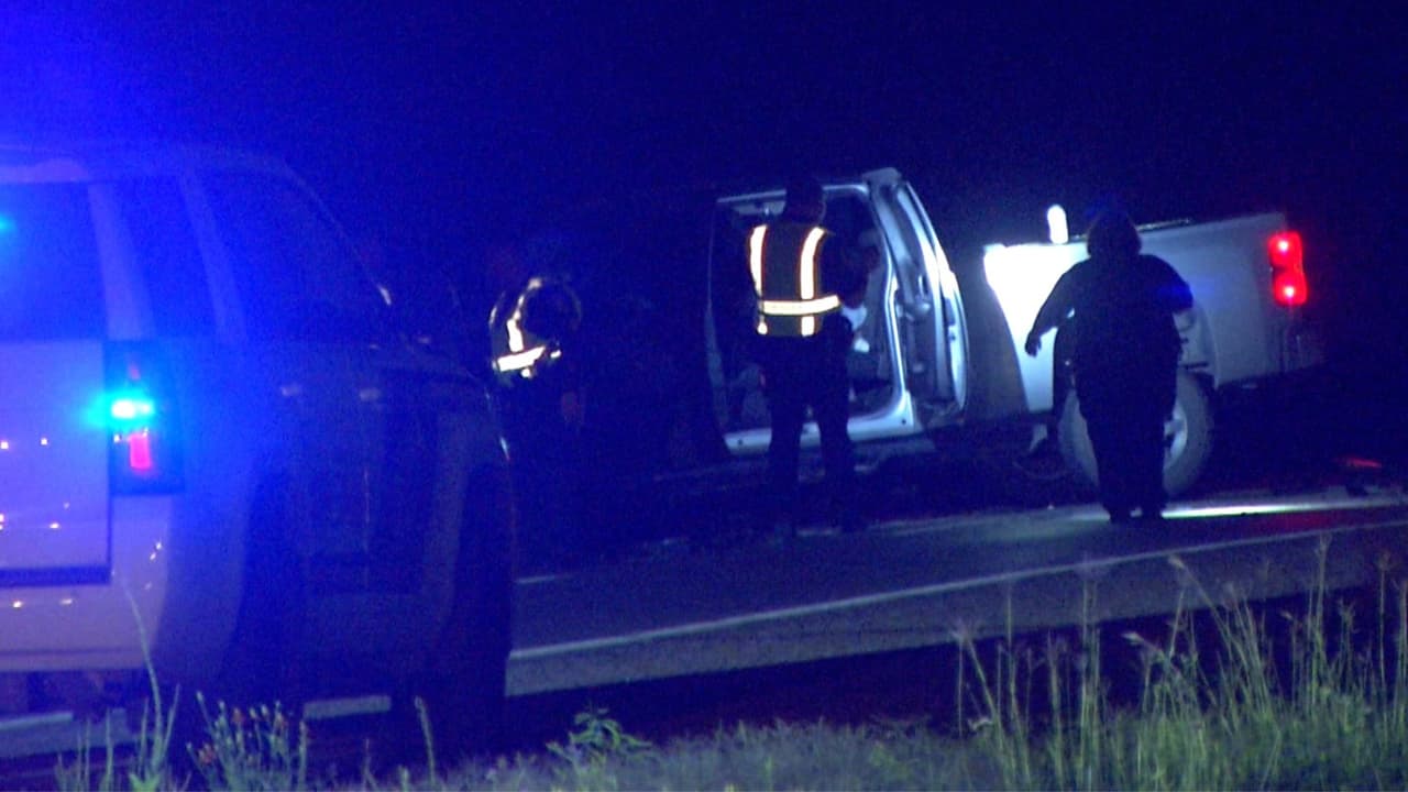 Conductor circula en contra por una autopista, choca contra vehículo y mata a joven
