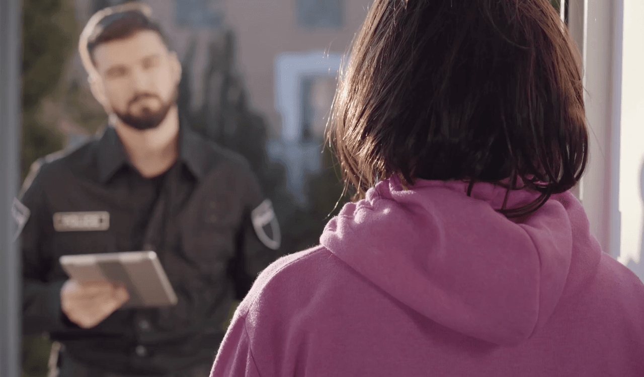 Así es cómo puedes obtener una orden de protección si eres víctima de violencia, según una abogada 