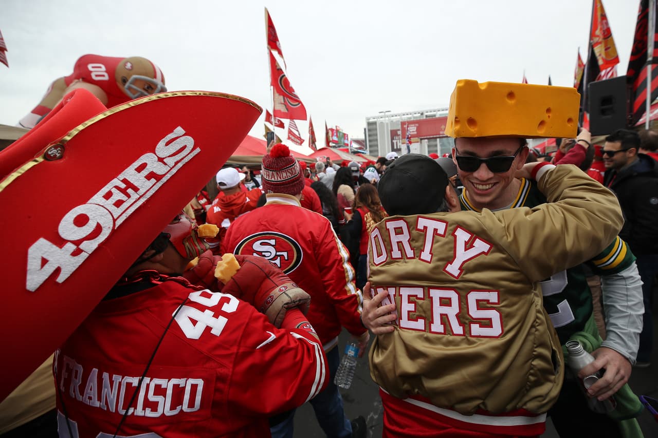 No uses metal en el microondas. Las chispas pueden convertirse en fuego o dañar gravemente su microondas.
<br>