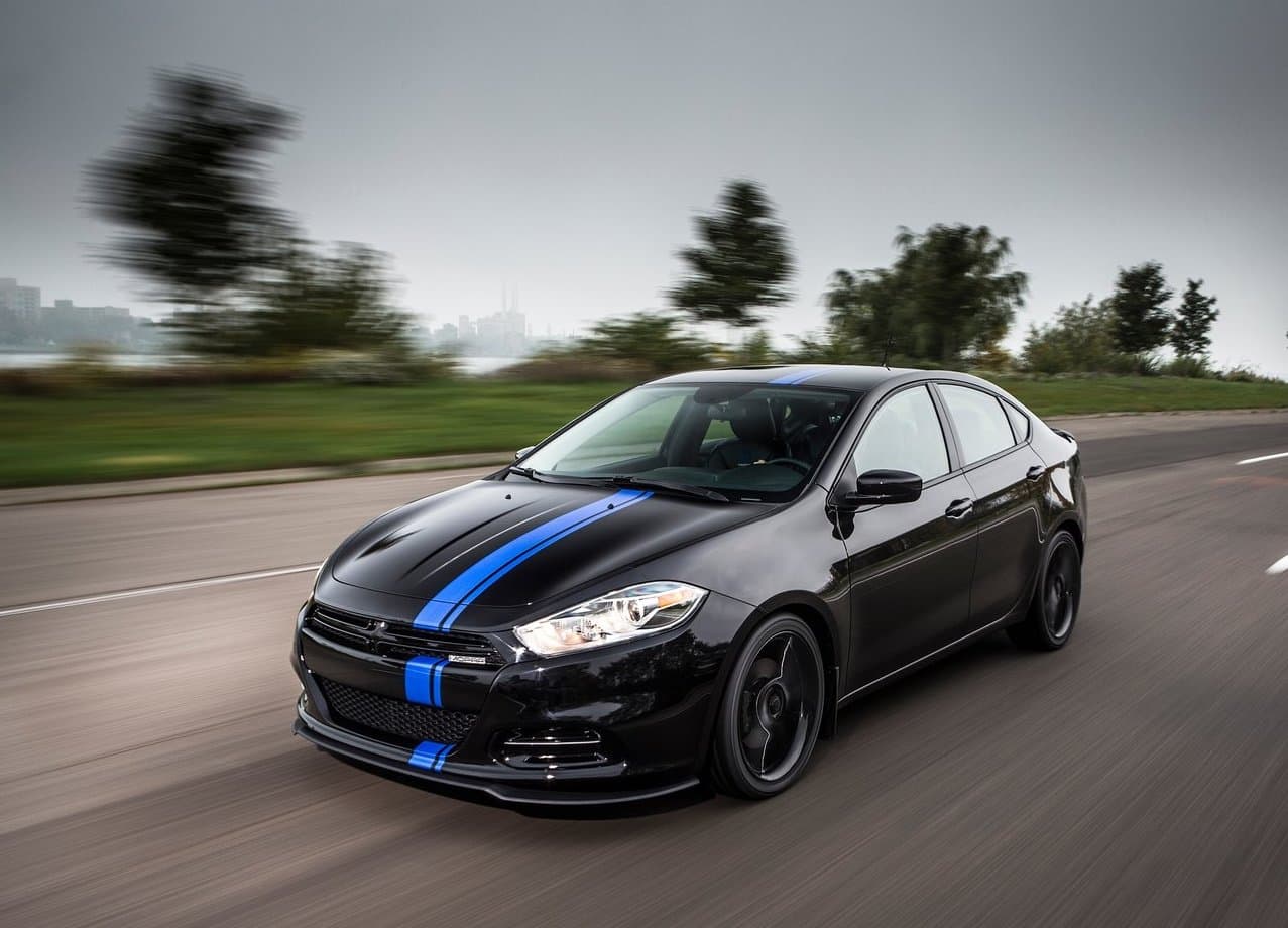 <b>7. Dodge Dart</b>
<br>
<br>Porcentaje de dueños con al menos una multa por exceso de velocidad: 14.86%
<br>Precio base: $16,995
<br>Potencia: 160-184 HP
<br>
<br>En la imagen un Dodge Dart Mopar 2013.