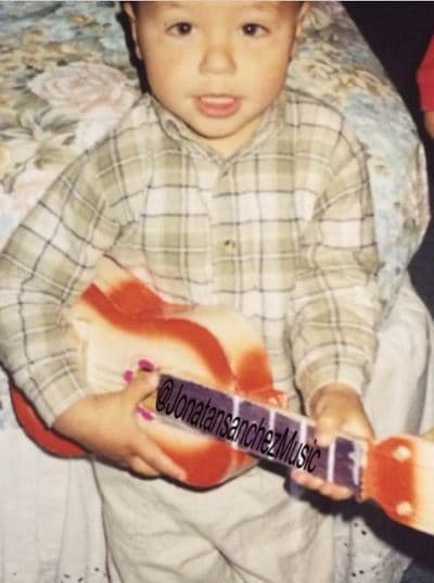 Desde muy chico. Jonatan Sánchez ya tenía una inclinación especial por la música.