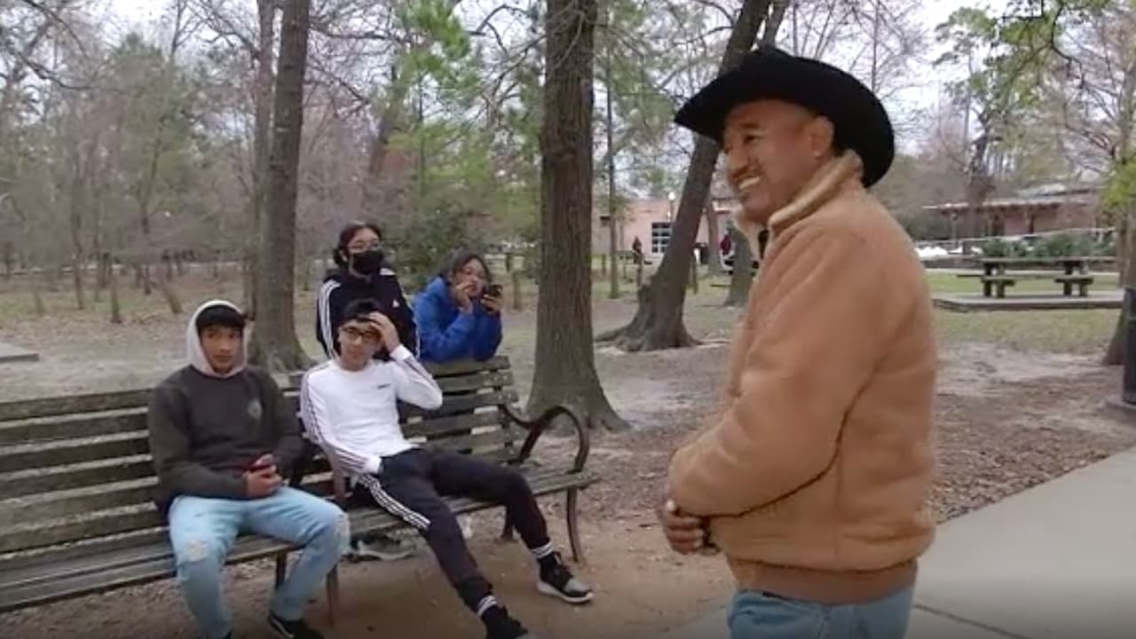 Algunas familias decidieron viajar dentro del estado y han tenido que pagar altos precios comparados con el año pasado. “Antes gastaba $120 ida y vuelta, ahora son como $200. Sí pega al bolsillo, pero es por la familia, no desperdiciamos ese dinero” aseguró Antonio Espino, que recorrió más de 300 millas deste Aldine al norte de Texas.