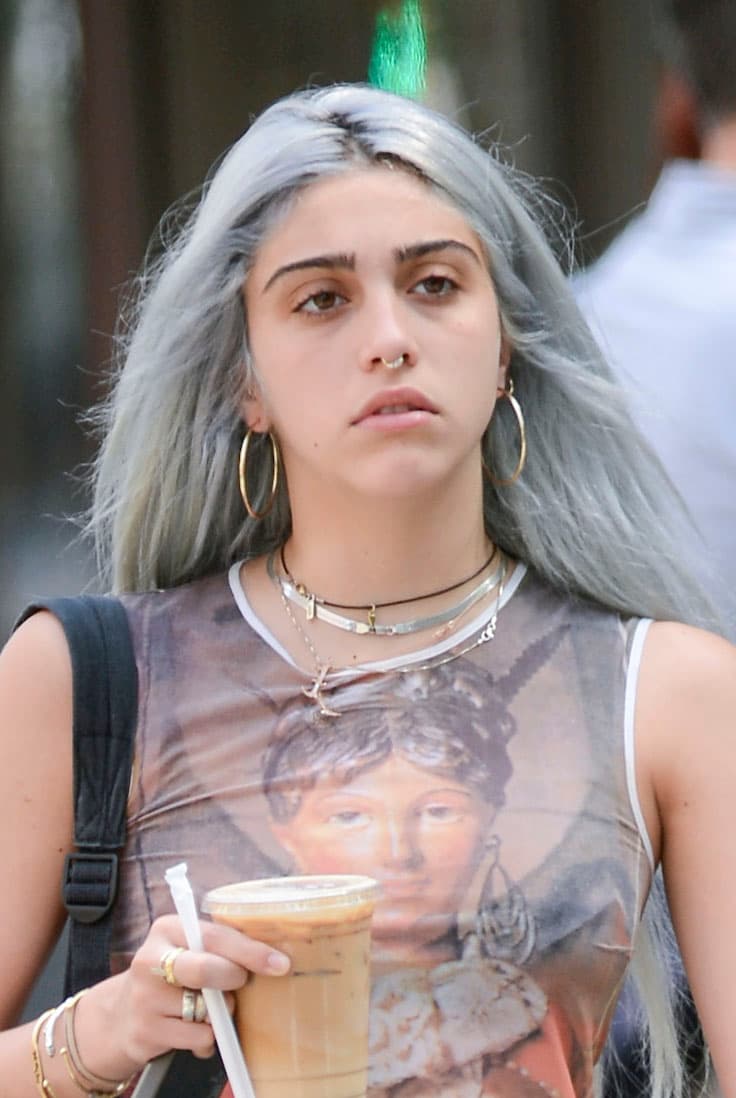 Lourdes no pudo resistir y ahora su cabello es totalmente gris.