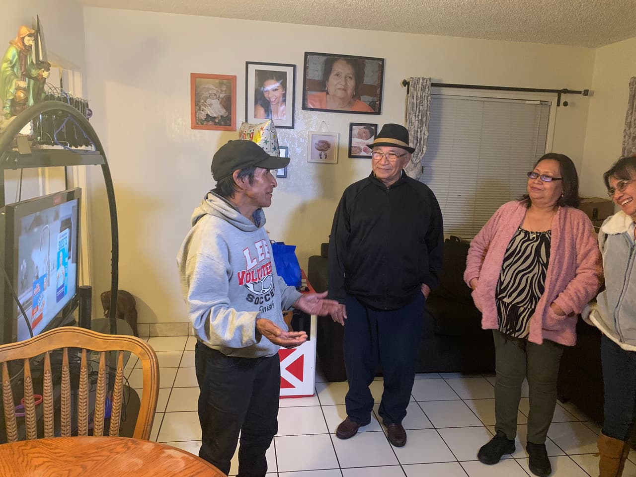 Gracias a la hospitalidad de la familia Zetino, quien lo acogió en su casa y contactó a Univision 34 para buscar a sus familiares, Francisco se reencontró este viernes con su hijo.