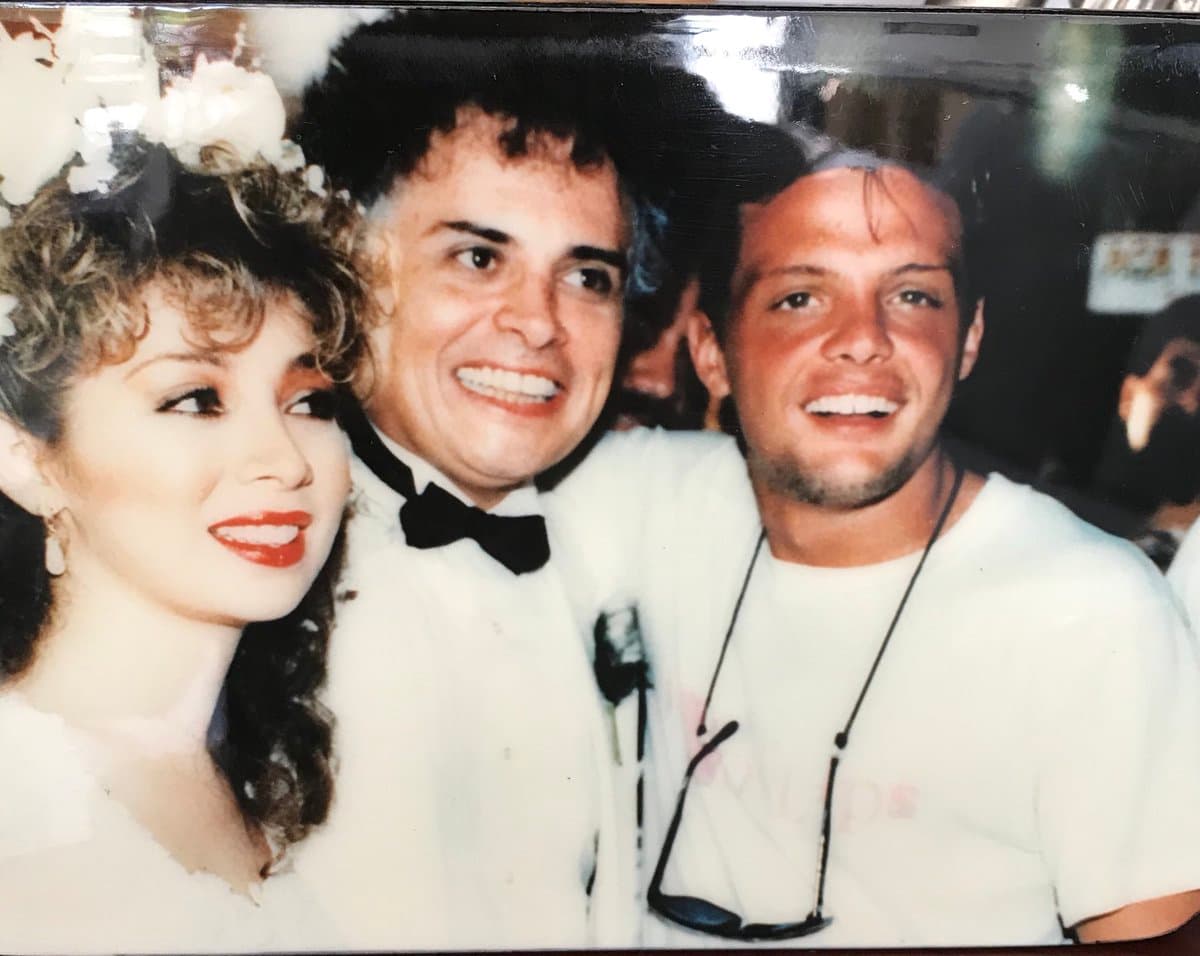 Luego del matrimonio con Angélica María, Raúl se casó con su gran amor, la actriz Arlette Pacheco, a quien veremos en la nueva temporada de ‘Por amar sin ley’.
<br>