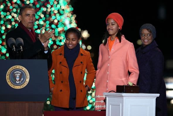 El presidente Obama recordó también a las víctimas del huracán 'Sandy'. "Ni los árboles tienen asegurado su trabajo en Washington", bromeó el Mandatario en el evento al que acudieron celebridades. Ver toda la información