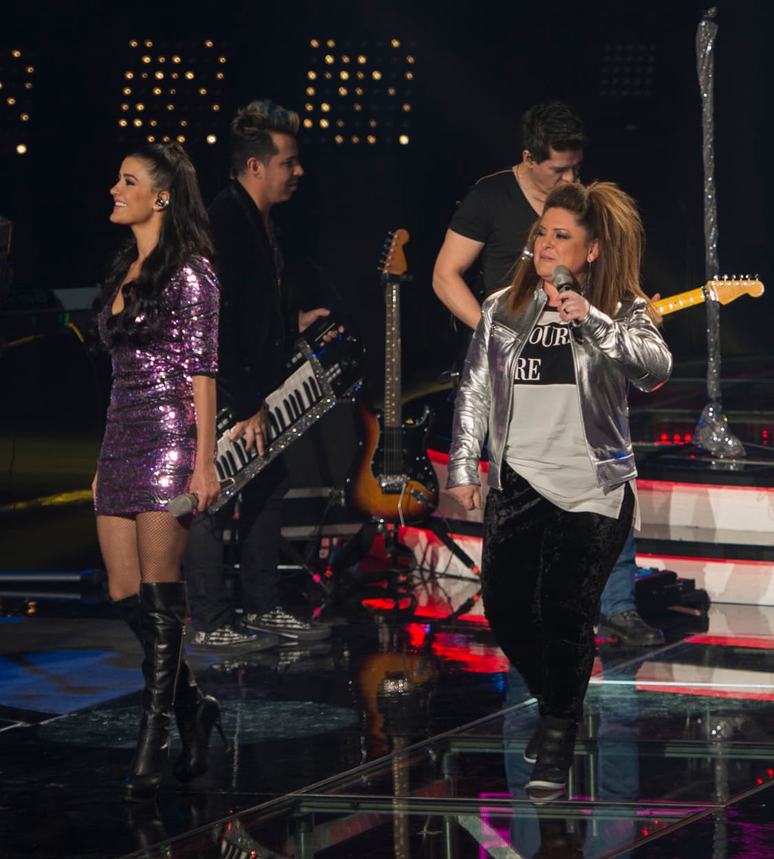 Gran lluvia de estrellas se dio cita, Carlos Rivera, Julión Álvarez, Ricardo Montaner, Moderatto, Kumbia All Starz y La Sonora Dinamita formaron parte de los musicales. La gran sorpresa de la noche fue el reencuentro de Pee Wee con los Kumbia All Starz, quien por desgracia fue el primer capitán eliminado junto con la Familia Gómez.