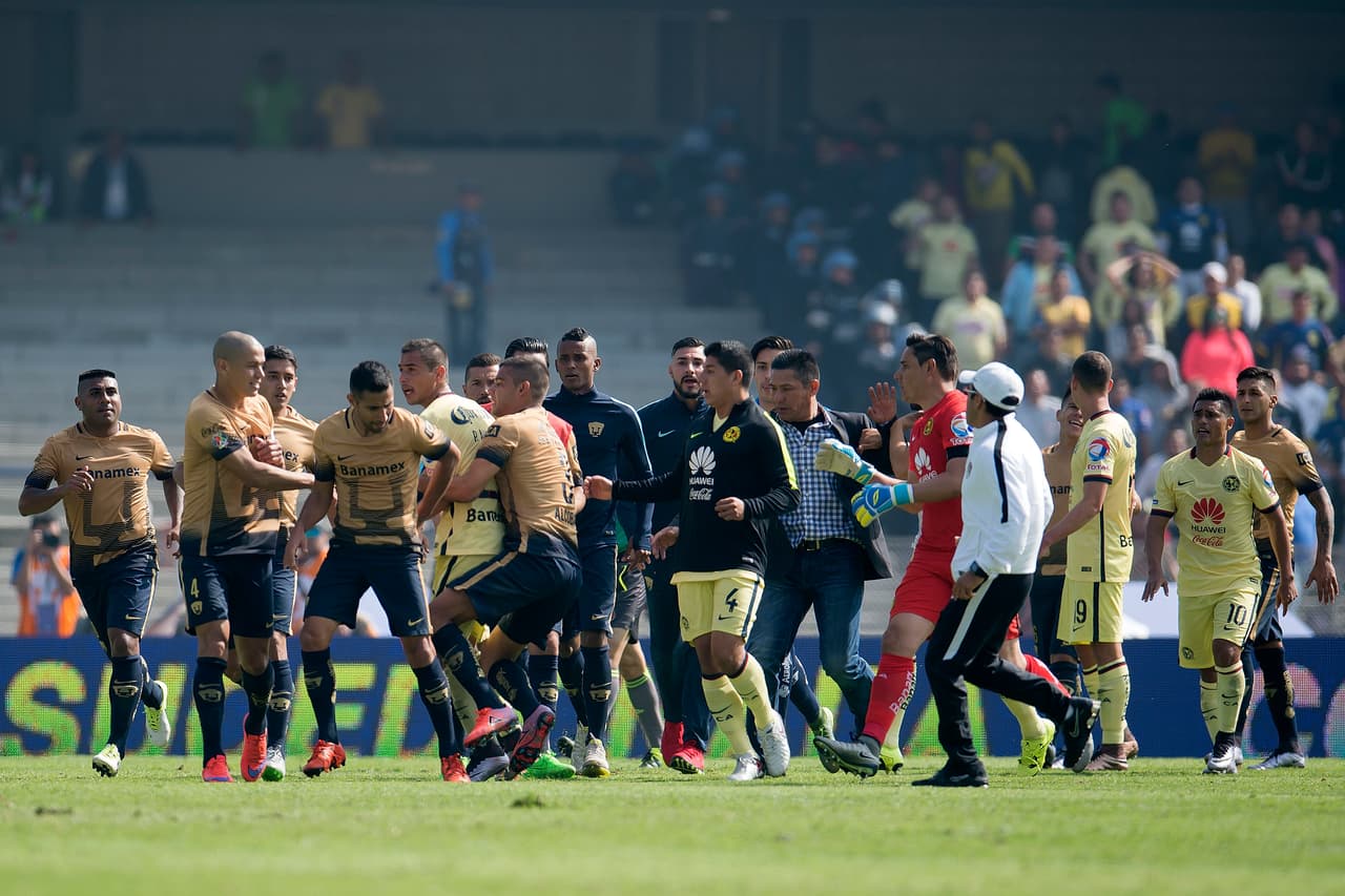 Los Pumas llegaron a la final del Apertura 2015, pero tuvieron que lidiar con las Águilas, pues en la ida ganaron 3-0, pero el partido de vuelta lo perdió 1-3 y apenas lograron llegar a la final.