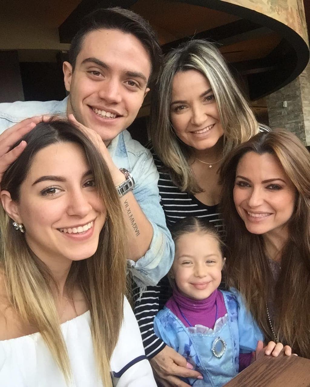 De acuerdo con Martha Julia, el hecho de que ya se haya dictado una sentencia permite que Salvador conviva con su hija Isabela los fines de semana "cada 15 días y llevársela a su casa y regresármela, ¡por eso!".