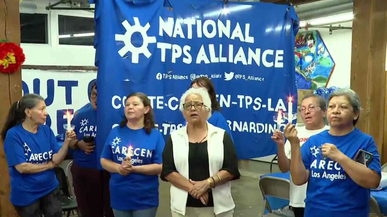 12  horas de vigilia: Salvadoreños en Los Ángeles piden un milagro para que su TPS no se acabe